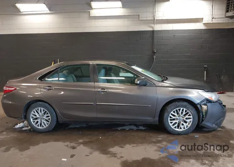 2017 Toyota Camry Le z USA, uszkodzony, nr VIN 4T1BF1FK2HU786888